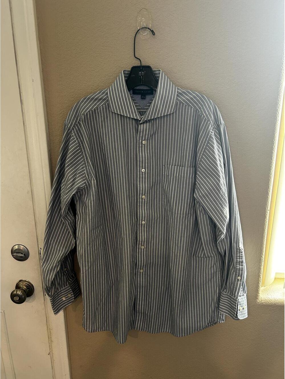 Tommy Hilfiger Men's Regular Fit Striped Dress Shirt Size 16.5 34-35